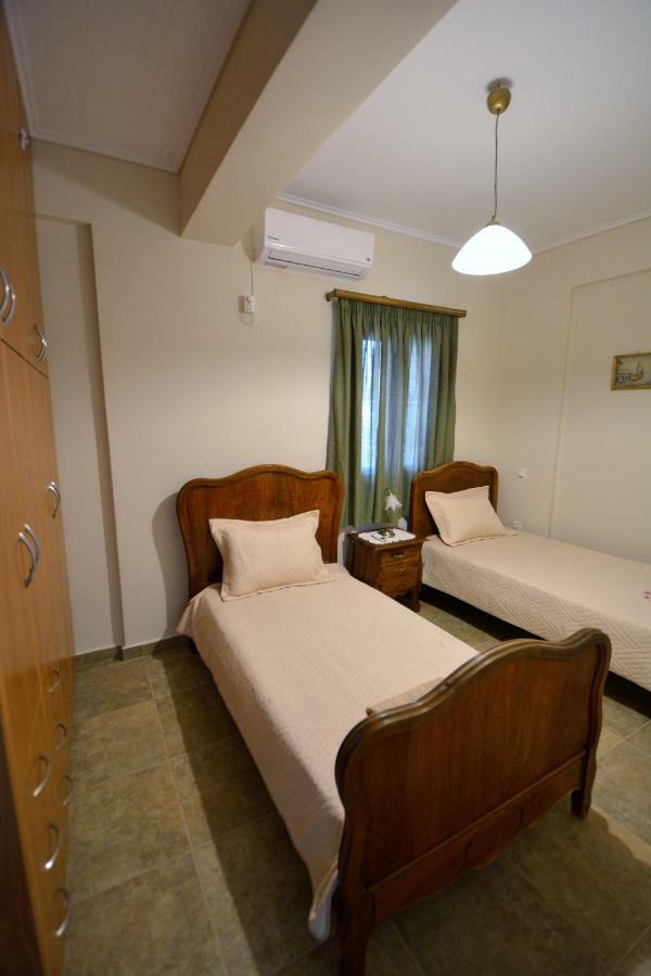 Athevillas Chrysoula Mezapos Exterior photo